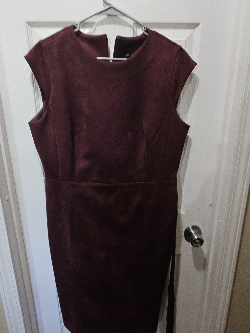 Ann Taylor Sleeveless Sheath Dress in Deep Wine Belted Velvety Soft Feel